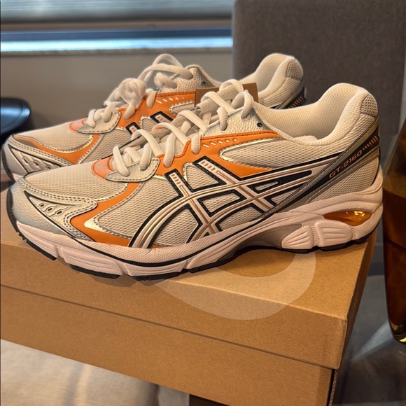 ASICS - Picture 4 of 7